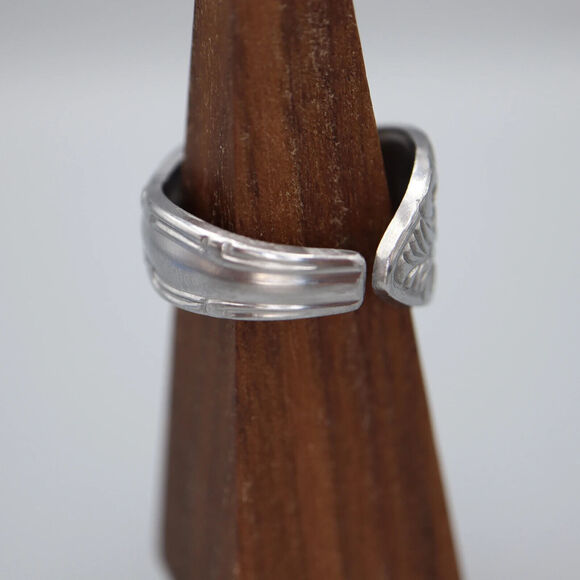 Royal Coronation Spoon Ring Size 11 Floral Leaf Stainless Steel Polished Vintage - Picture 5 of 10